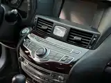 Photo 8 - Infiniti Q70
