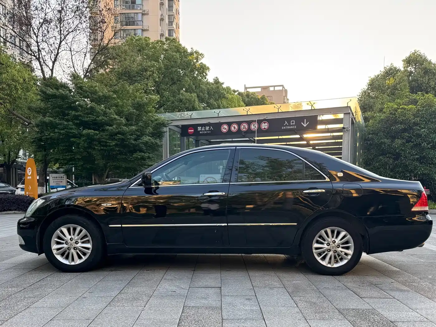 Toyota Crown 2007 2.5L Royal Special Edition фото 3