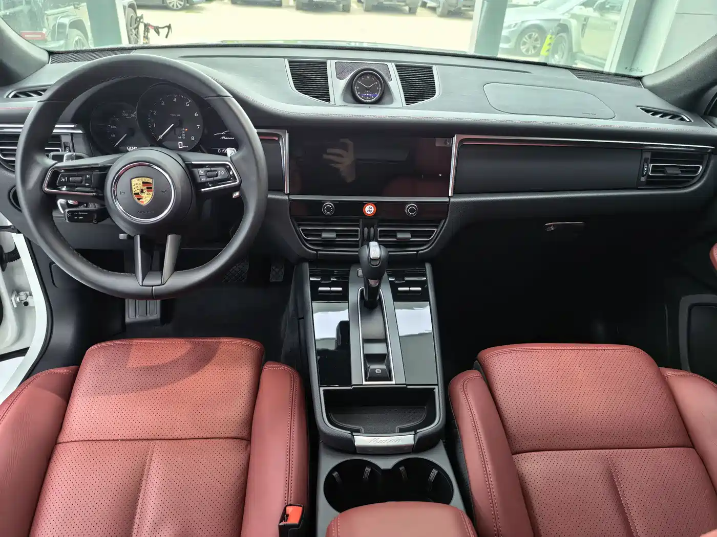 PORSCHE MACAN