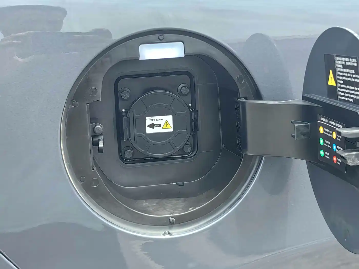 BYD Tang New Energy 2021 DM-i 112KM Honor фото 10