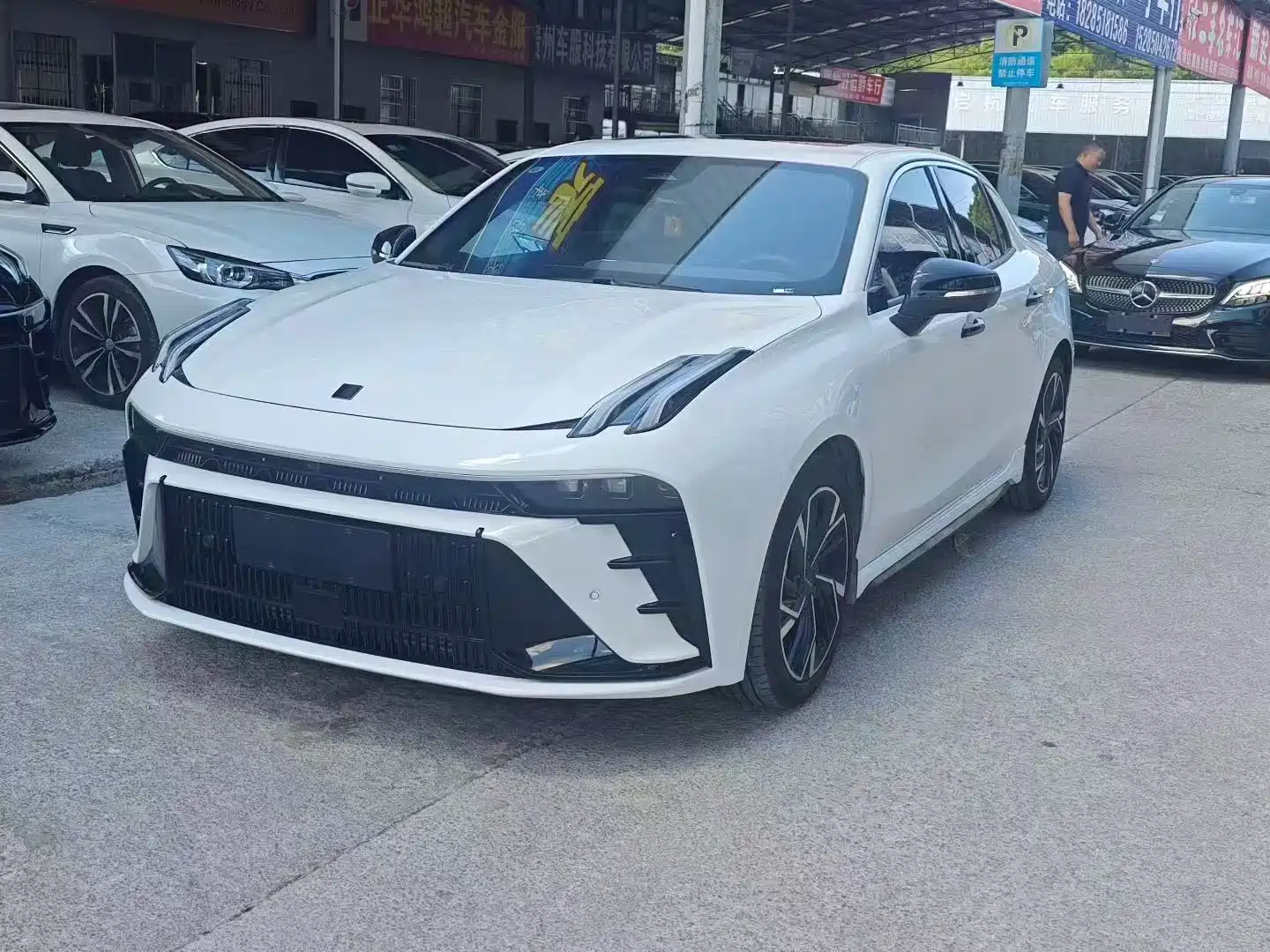 صورة 1 - Lynk & Co 03