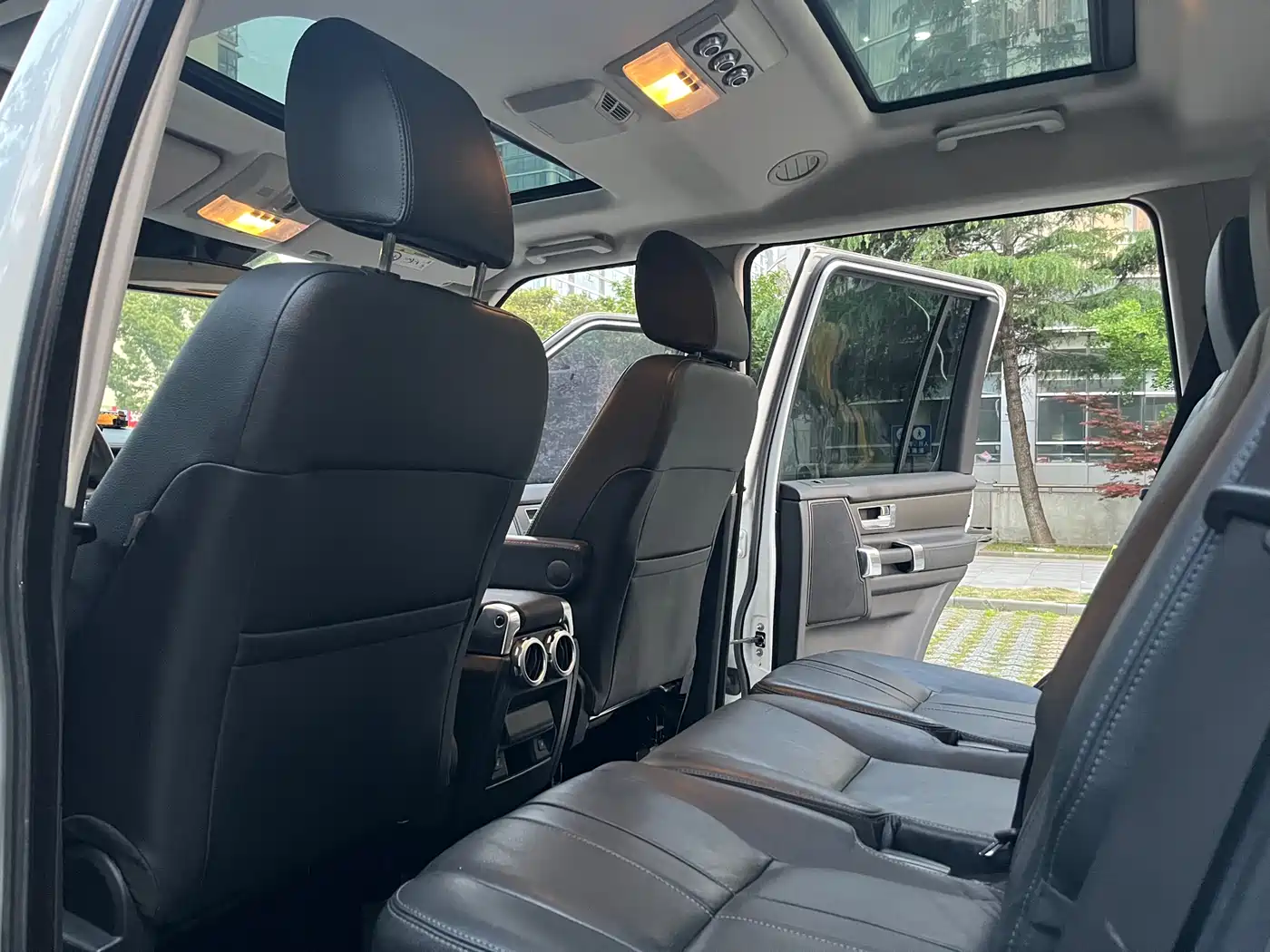 Land Rover Discovery 2015 3.0 SDV6 HSE Diesel фото 8