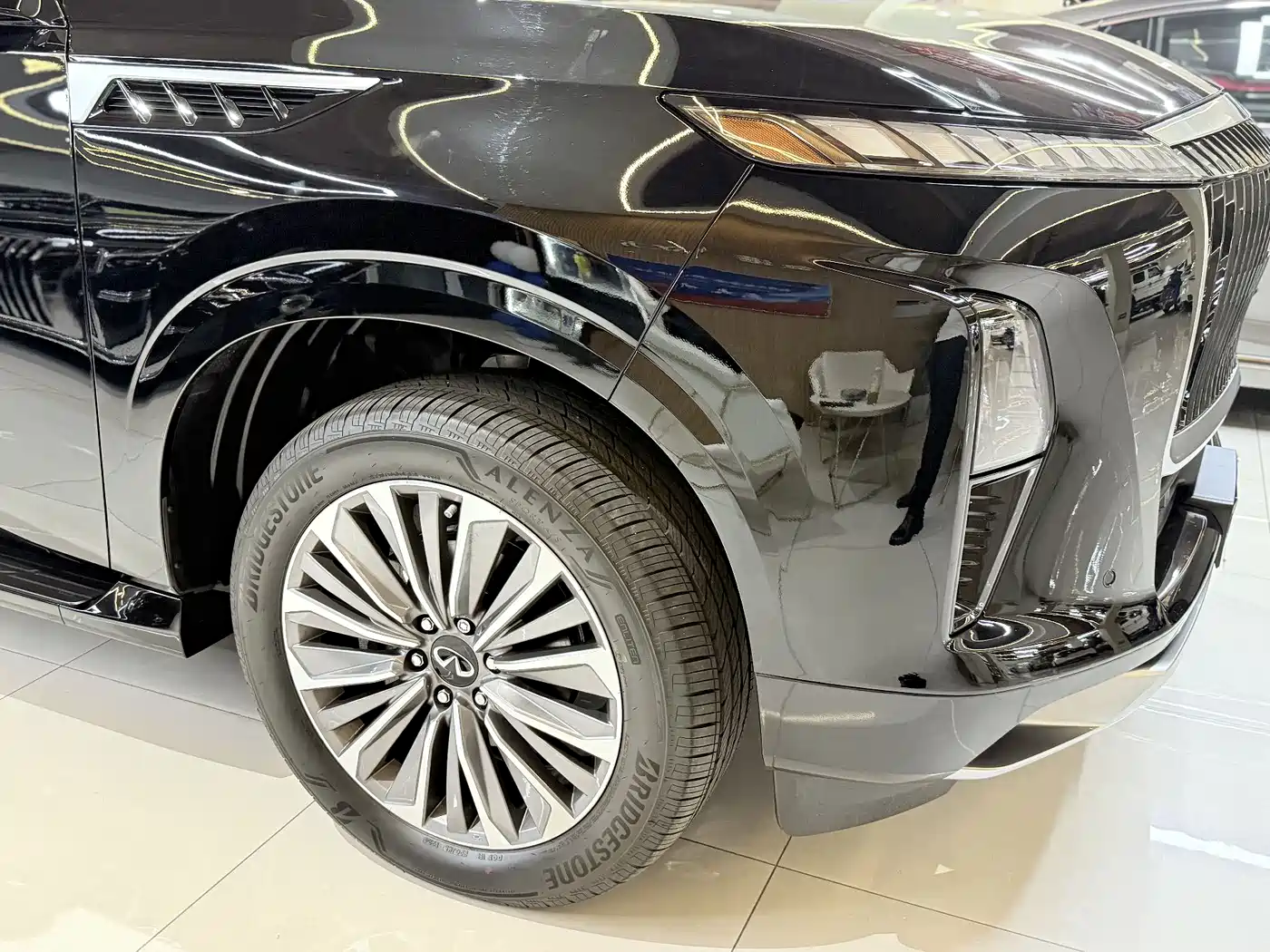 Infiniti QX80 2025 Autograph фото 8