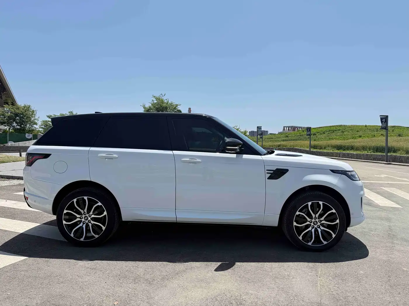 Land Rover Range Rover Sport 2021 3.0 L6 Gloss Black Edition фото 4