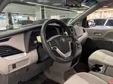 Photo 15 - Toyota Sienna