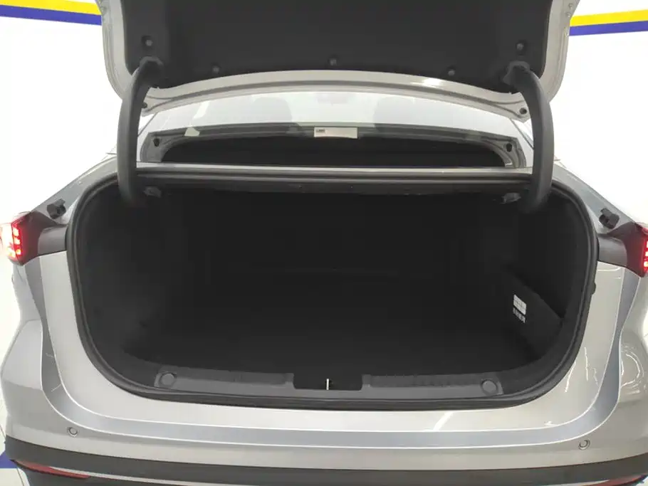 Geely Galaxy Galaxy L6 2025 2025 EM-i 140km Starship Edition