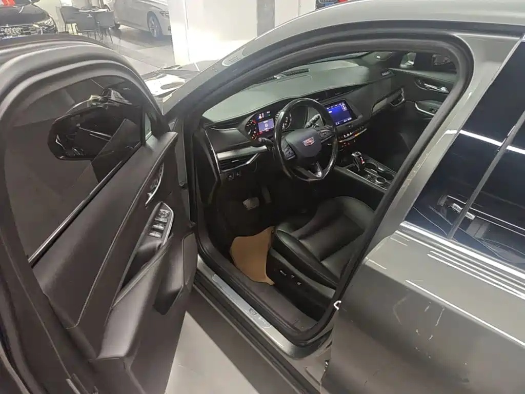 Cadillac XT4 2019 2018 28T FWD Leading Edition
