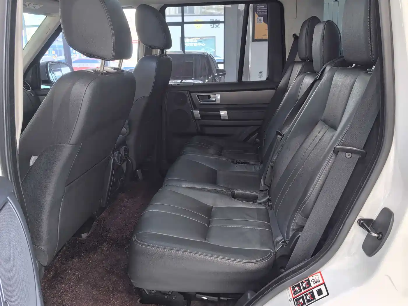 Land Rover Discovery 2015 3.0 SC V6 SE фото 7