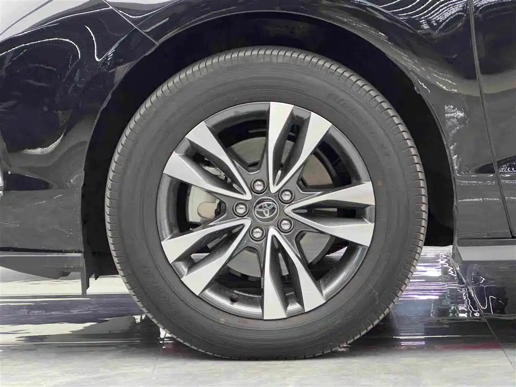 Фото 4 - Toyota Granvia