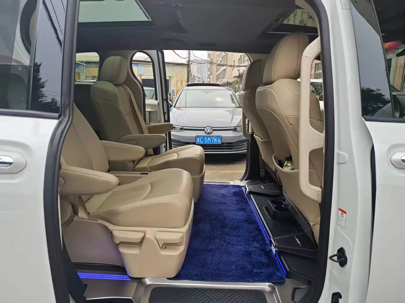 Toyota Granvia 2023 2.5L Hybrid Prestige PLUS Edition фото 15