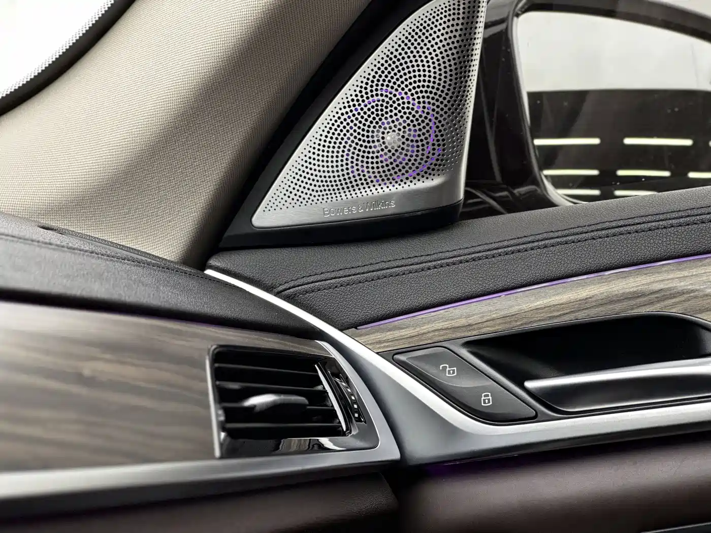 BMW 5 Series New Energy 2019 Facelift 530Le Pioneer Edition фото 14