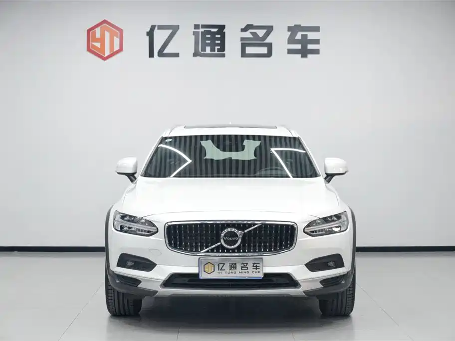 Volvo V90 2023 2021 Model Cross Country B5 AWD Smart Edition