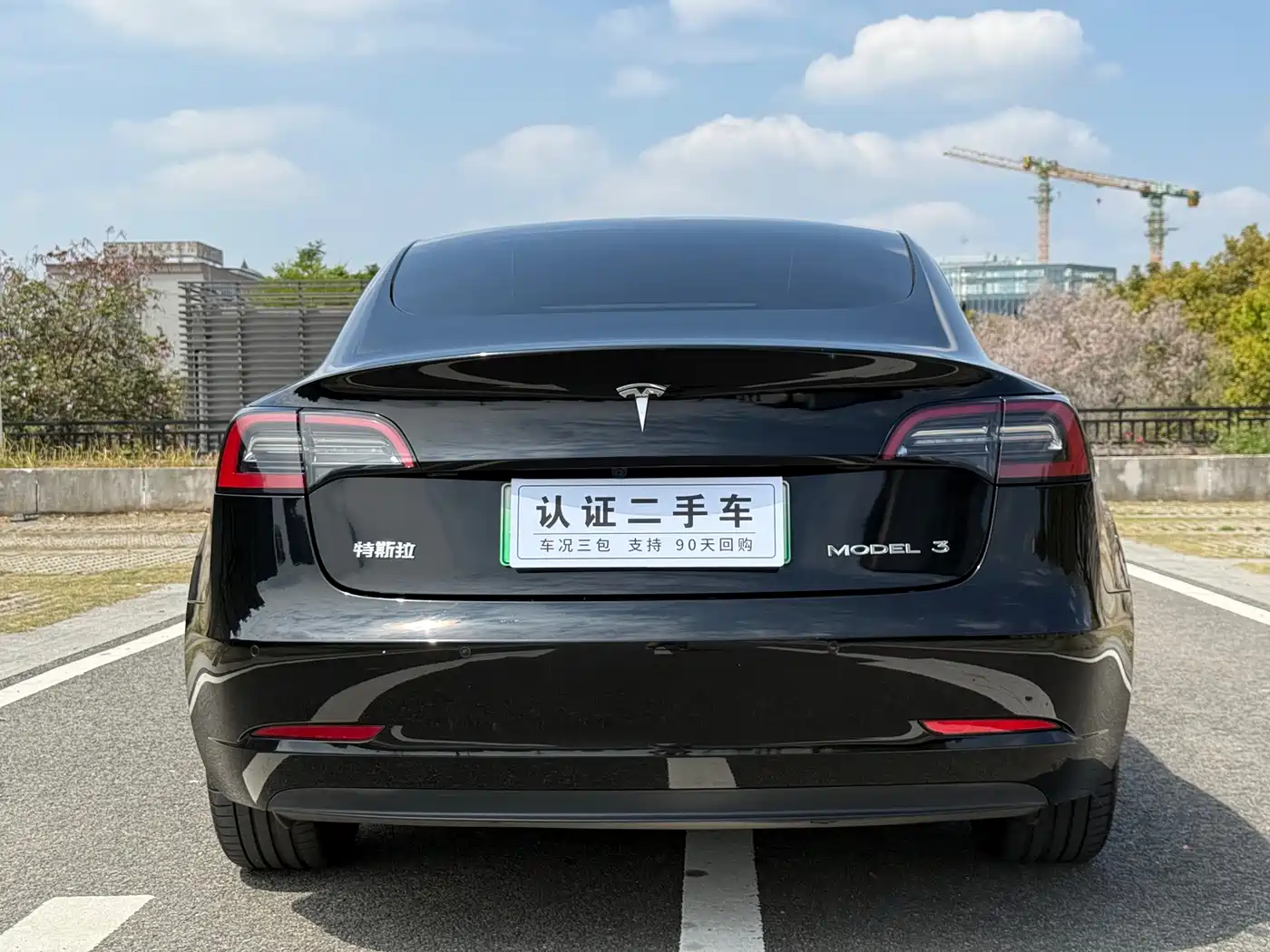 TESLA MODEL 3