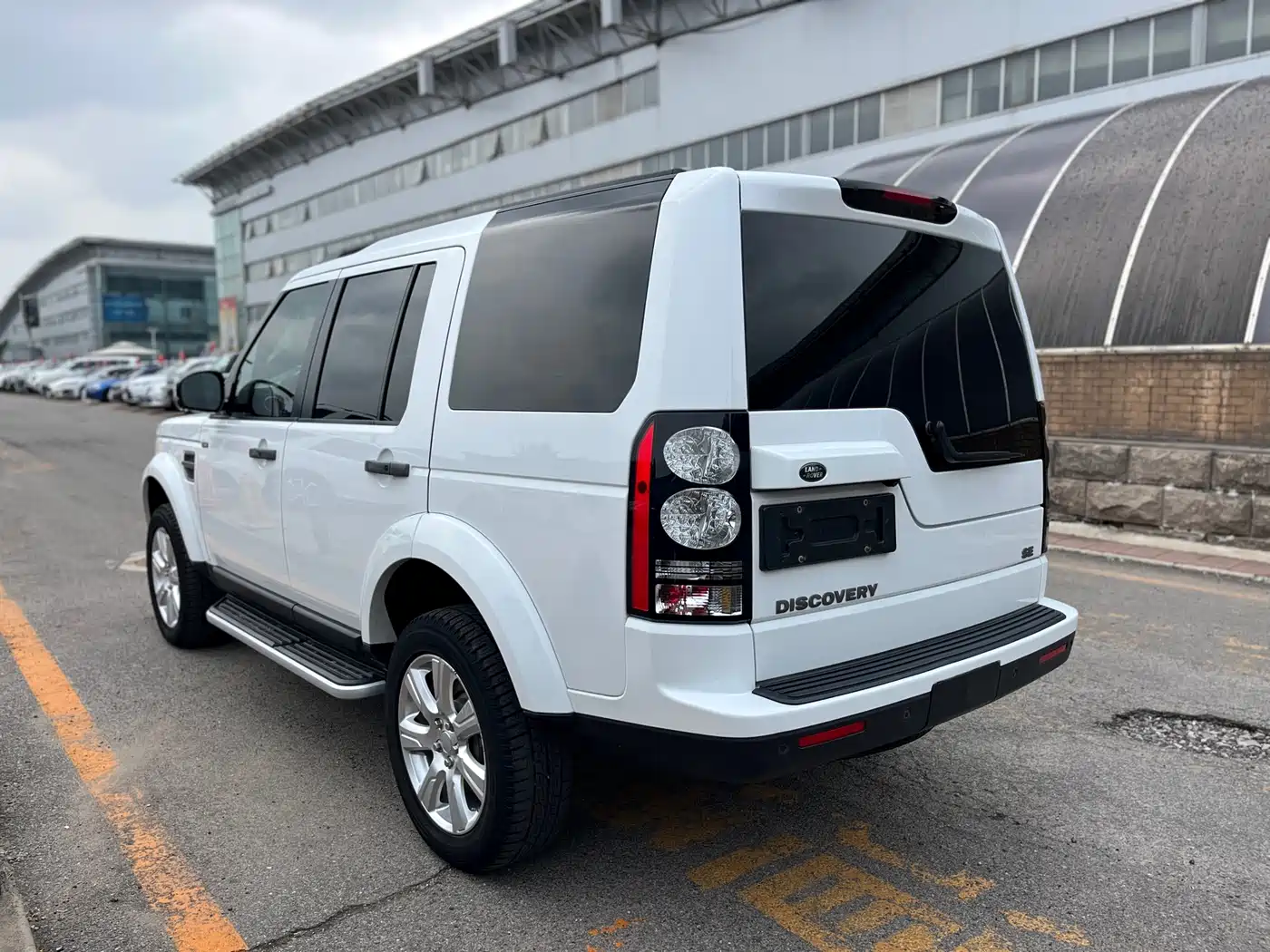 Land Rover Discovery 2016 3.0 SC V6 SE фото 6