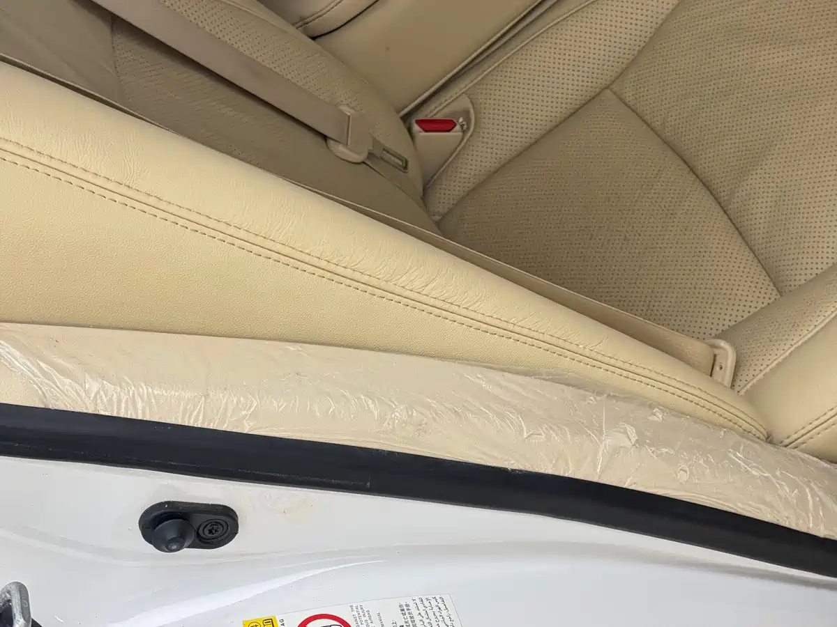 Фото 25 - Lexus ES