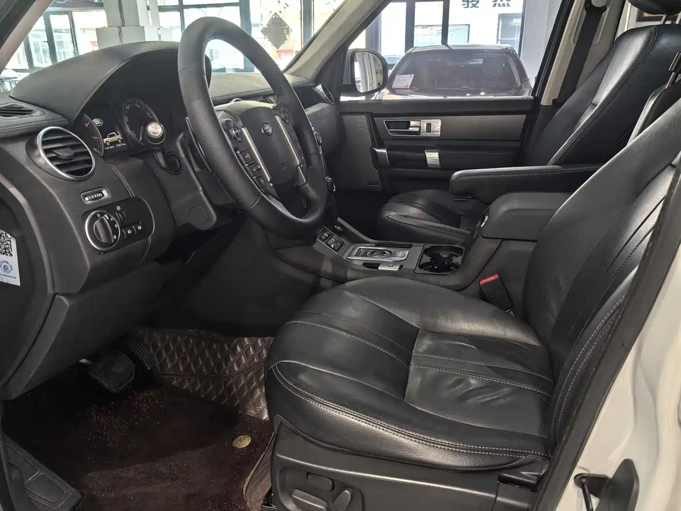 Land Rover Discovery 2015 3.0 SC V6 SE фото 8