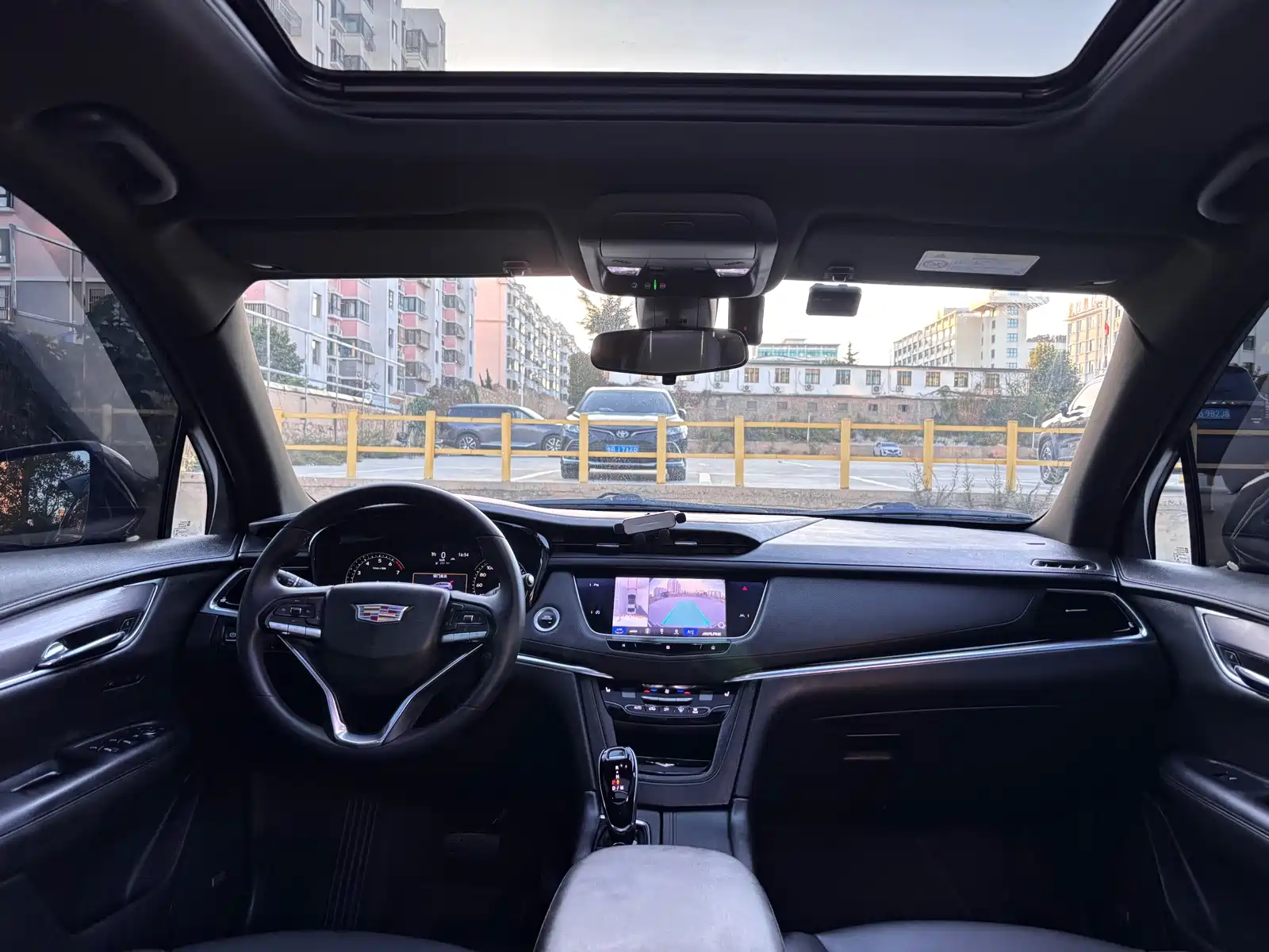 Photo 23 - Cadillac XT6