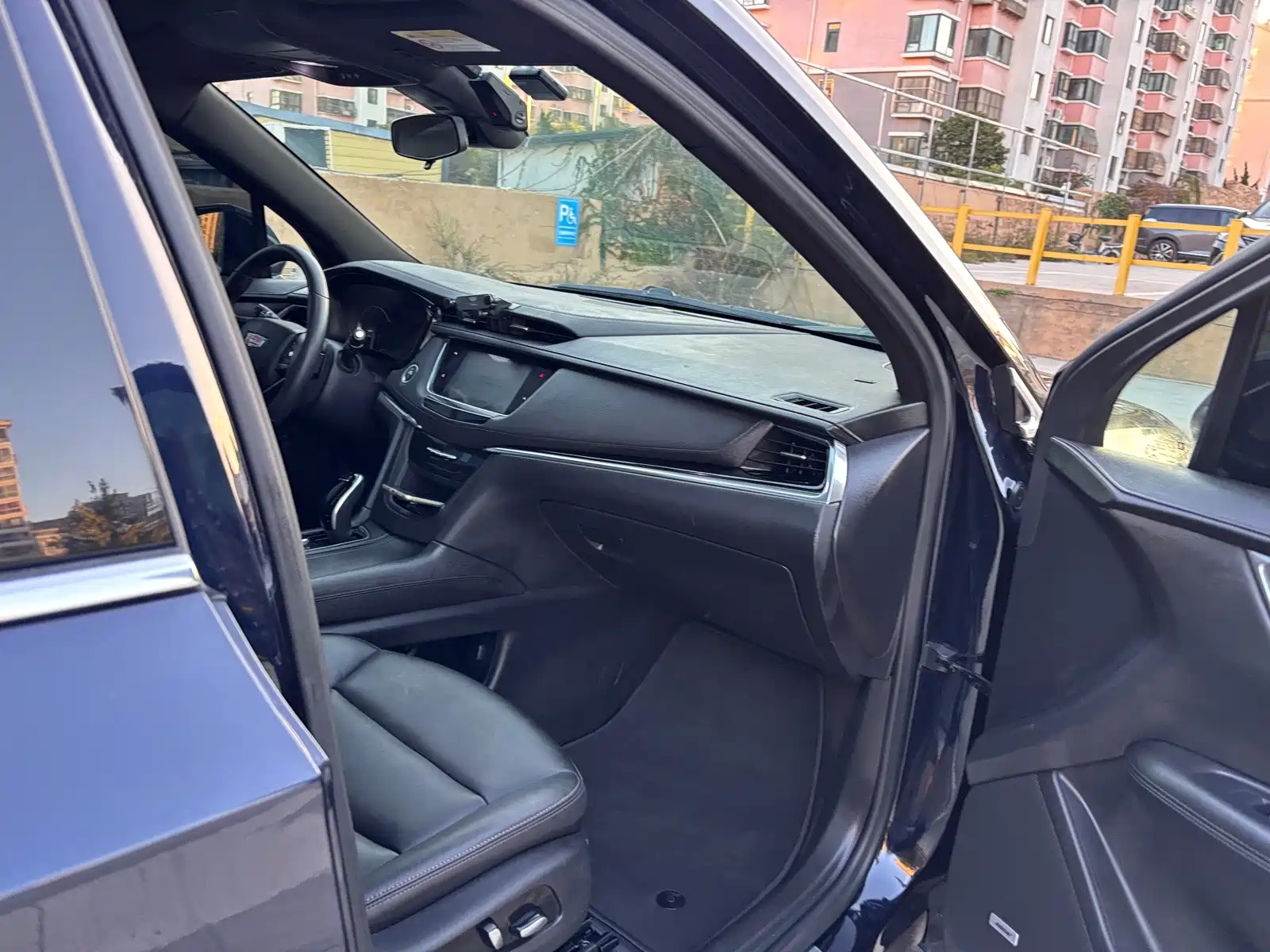Photo 13 - Cadillac XT6