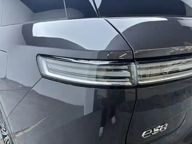 NIO ES8 2026 2025 Model 6-Seat Executive Luxury Edition