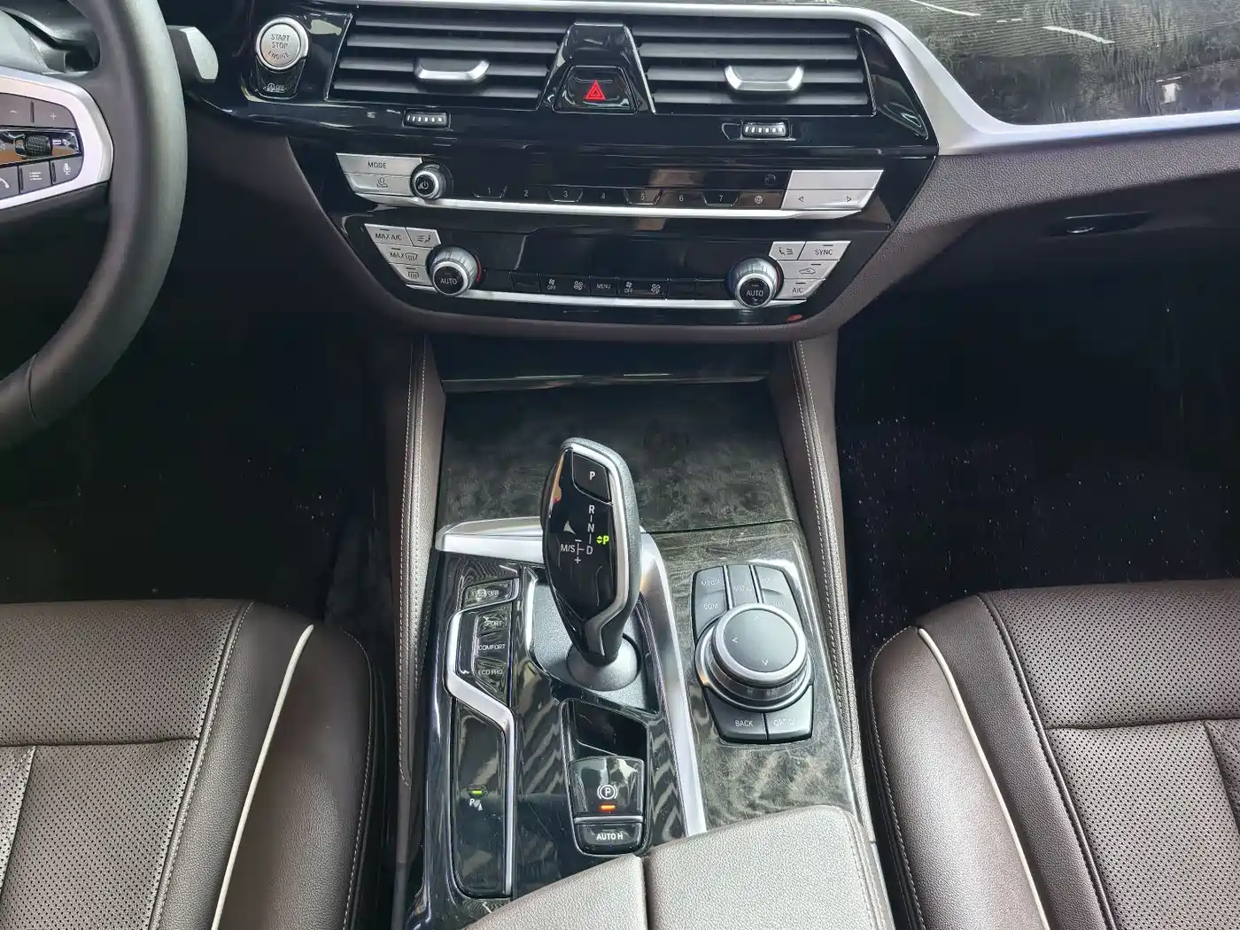 BMW 5 Series 2022 525Li M Sport Package фото 10