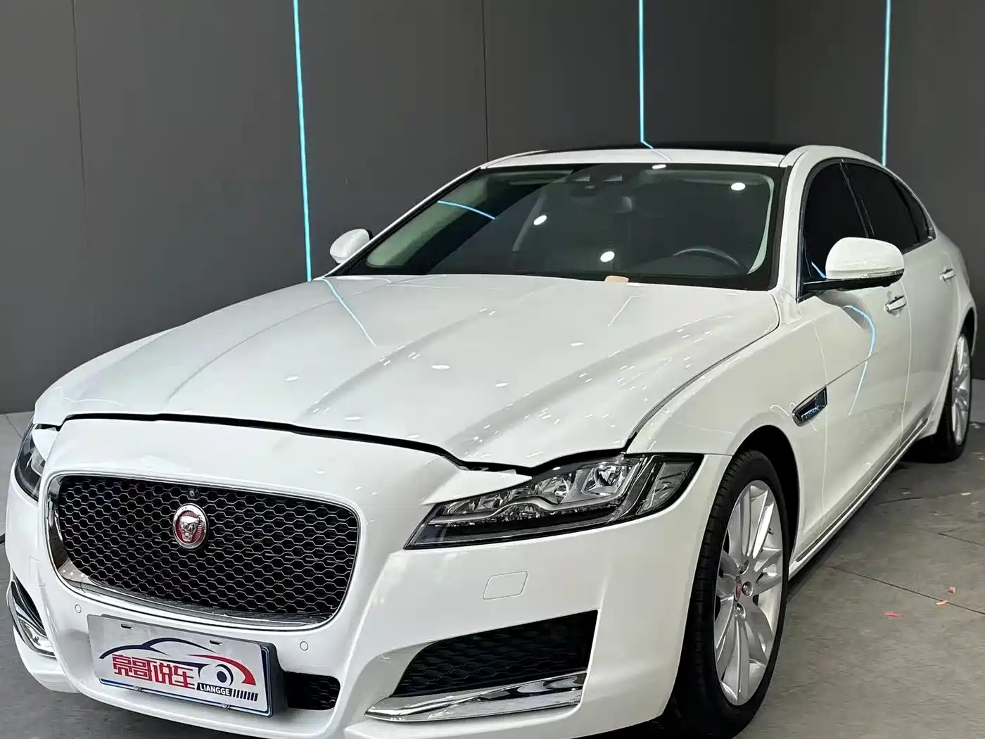 Jaguar XFL 2020 XFL 2.0T P250 4WD Premium Edition