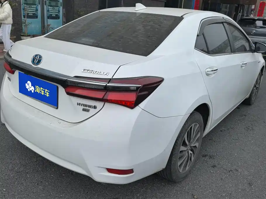 Toyota Corolla 2017 Facelift Hybrid 1.8L E-CVT Leading Edition фото 3