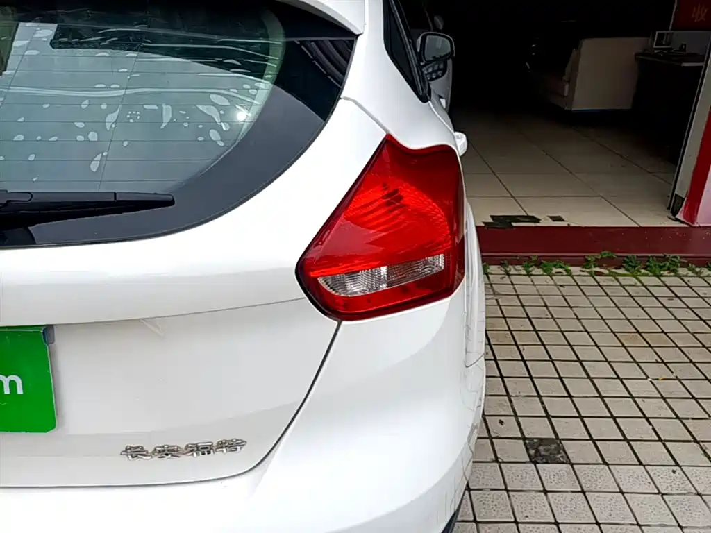 Фото 8 - Ford Focus