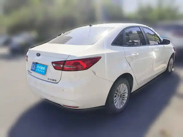 Ford Escort 2015 1.5L Automatic Comfort — фото 2