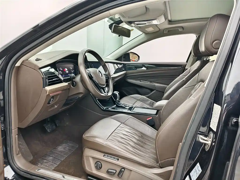 Volkswagen Passat 2020 330TSI Luxury Edition China VI фото 9