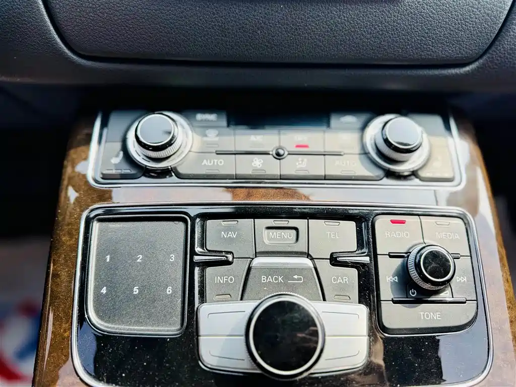 Audi A8 2014 A8L 45 TFSI quattro Comfort фото 9