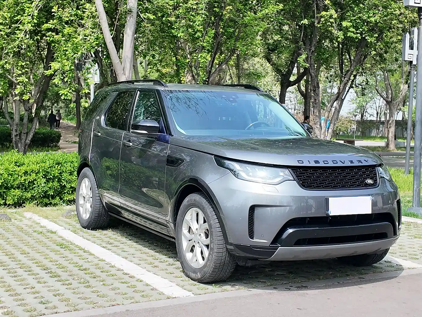 Land Rover Discovery 2018 3.0 SC V6 SE фото 2