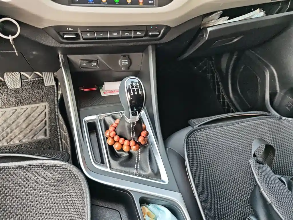 Фото 10 - Geely Vision X3