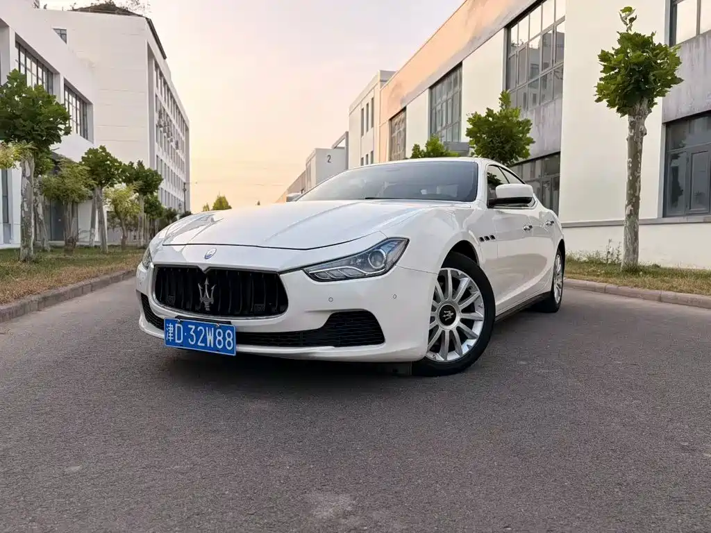 Photo 2 - Maserati Ghibli