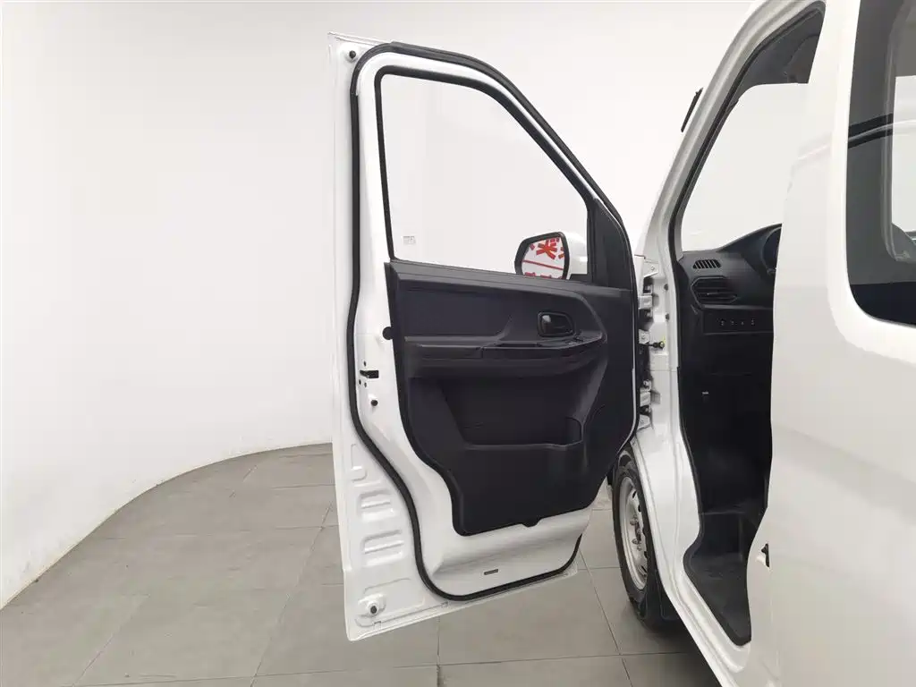 CHANGAN CHANGAN RUIXING EM60