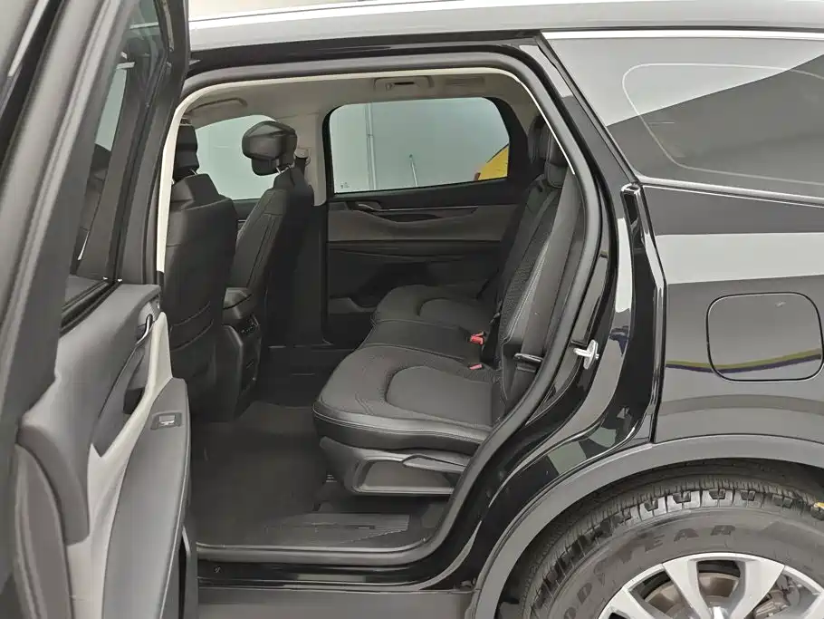 Фото 11 - Ford Edge