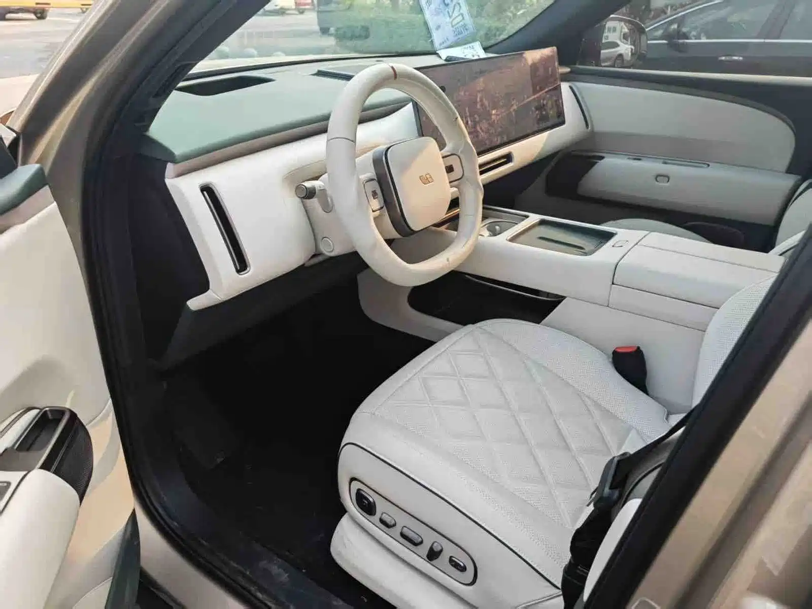 صورة 11 - Li Auto L9