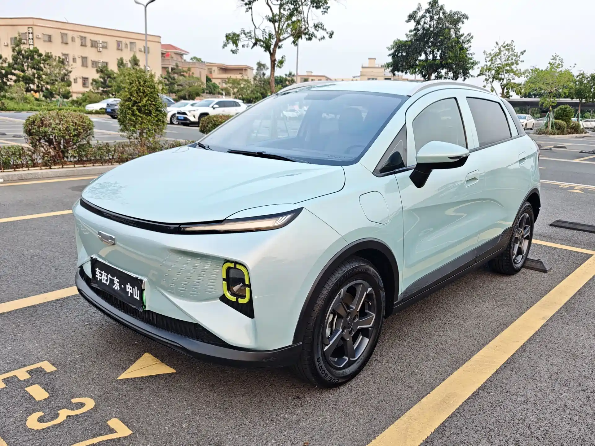 Фото 1 - Geely Geometry E Firefly