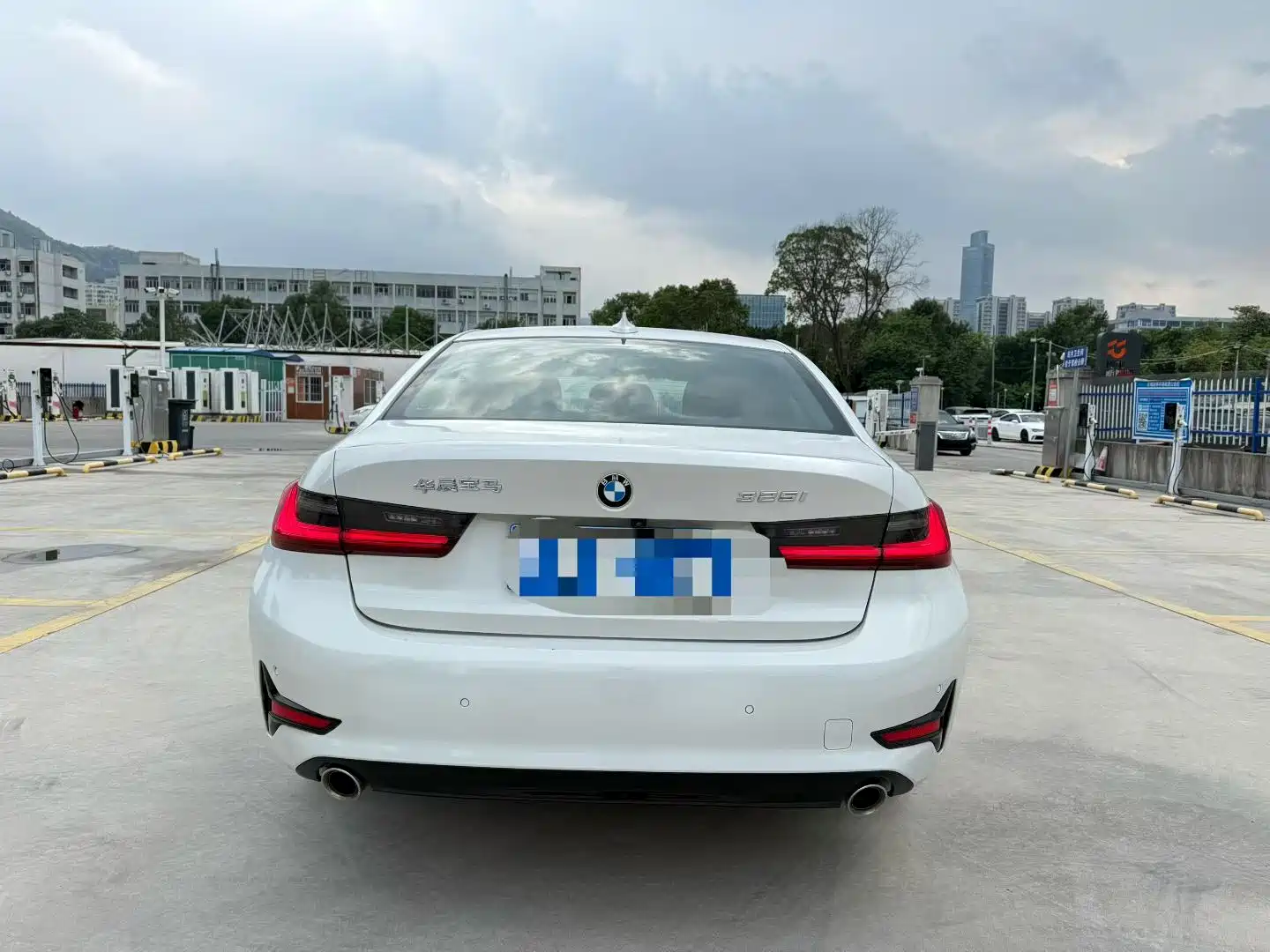 Photo 9 - BMW 3 Series