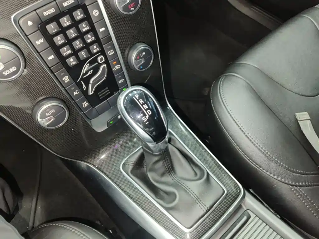صورة 14 - Volvo V40