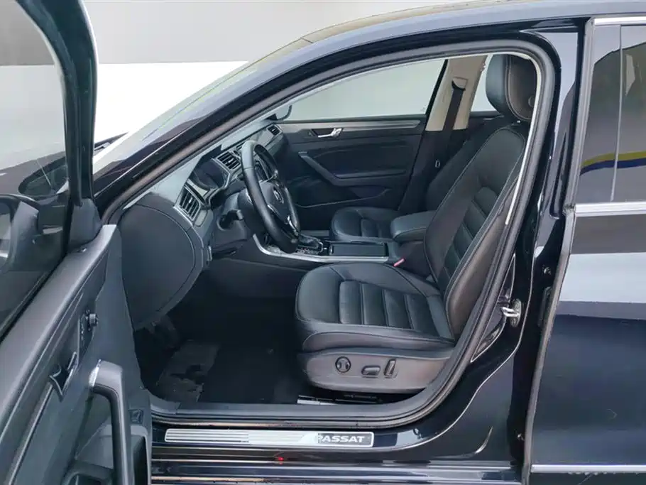Volkswagen Passat 2016 330TSI DSG Honor Edition фото 9