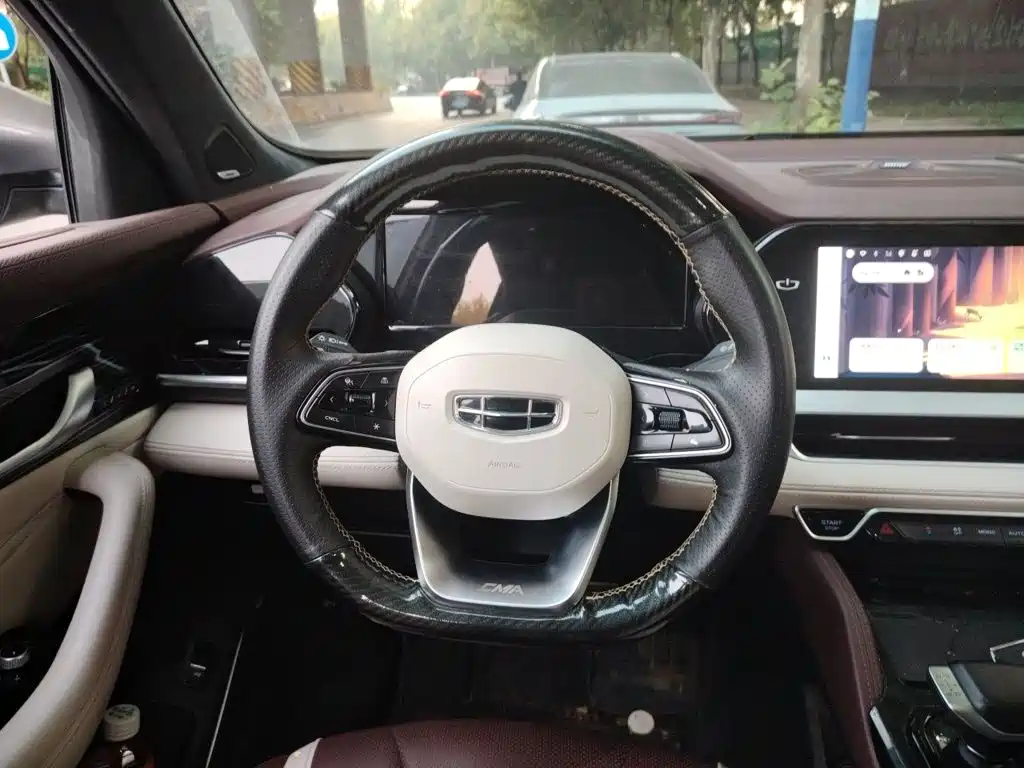Фото 6 - Geely Monjaro