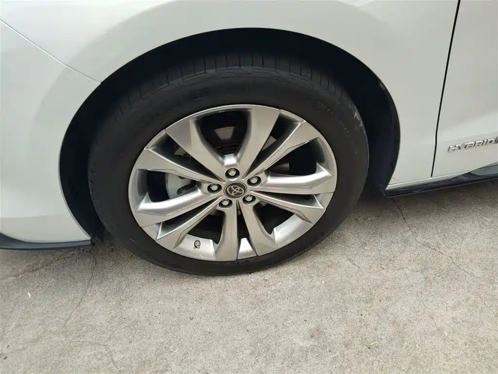 Toyota Sienna 2023 2.5L Hybrid Premium Edition фото 25