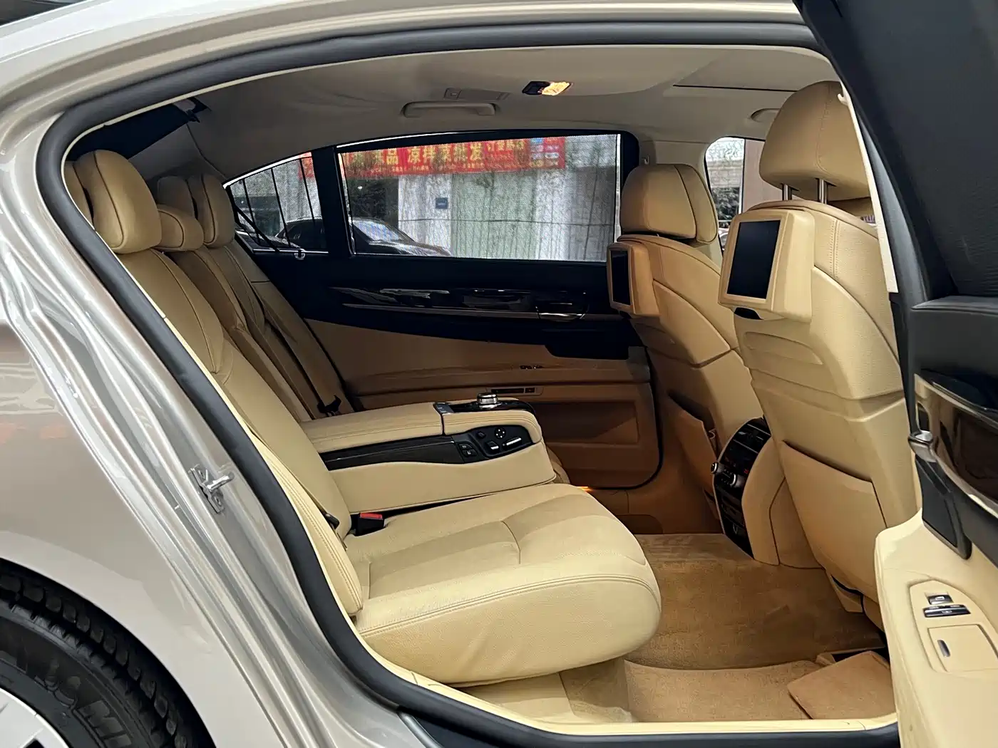 BMW 7 Series 2010 750Li фото 24