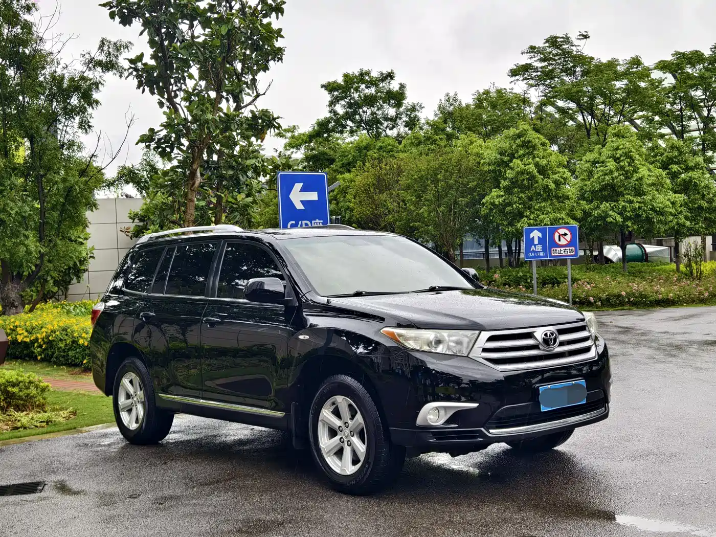 Toyota Highlander 2012 2.7L 2WD 5-seater Elite Edition фото 3