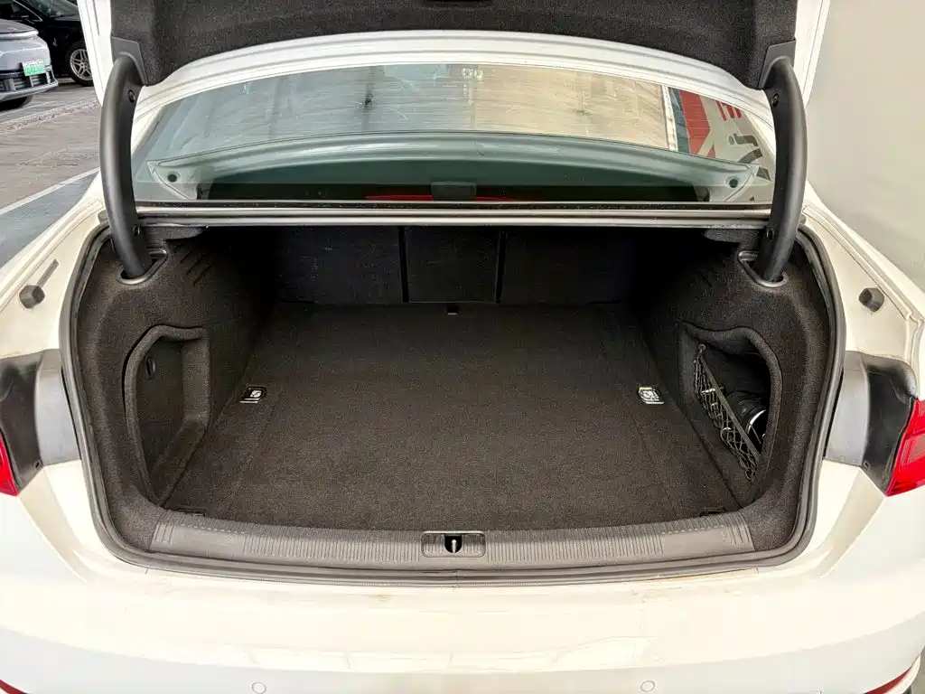 Photo 18 - Audi A4L