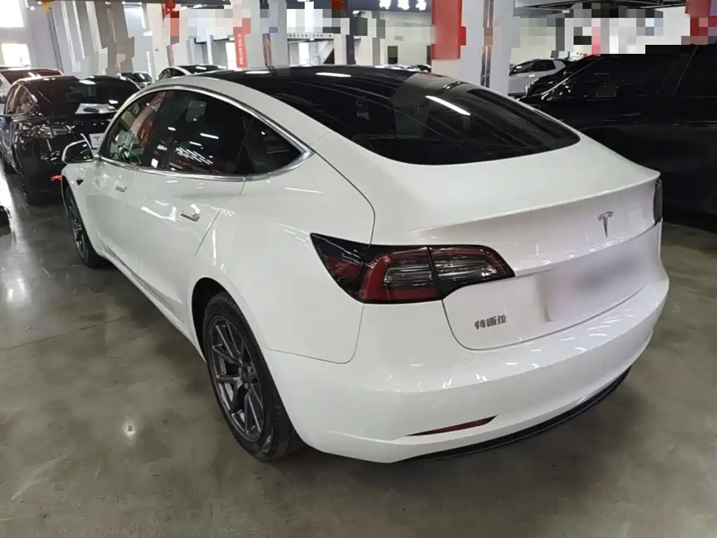Фото 5 - Tesla Model 3