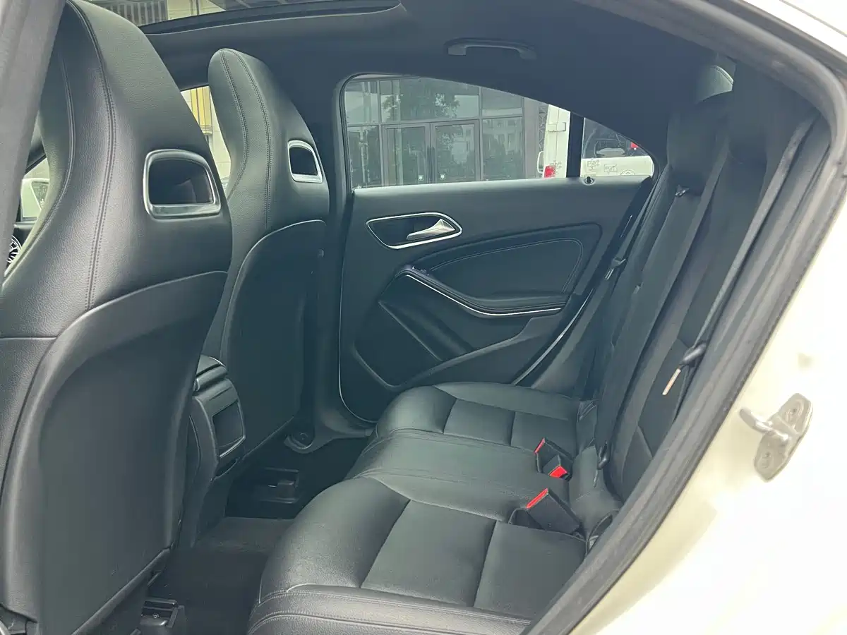 Mercedes-Benz CLA (Import) 2015 CLA 200 фото 11