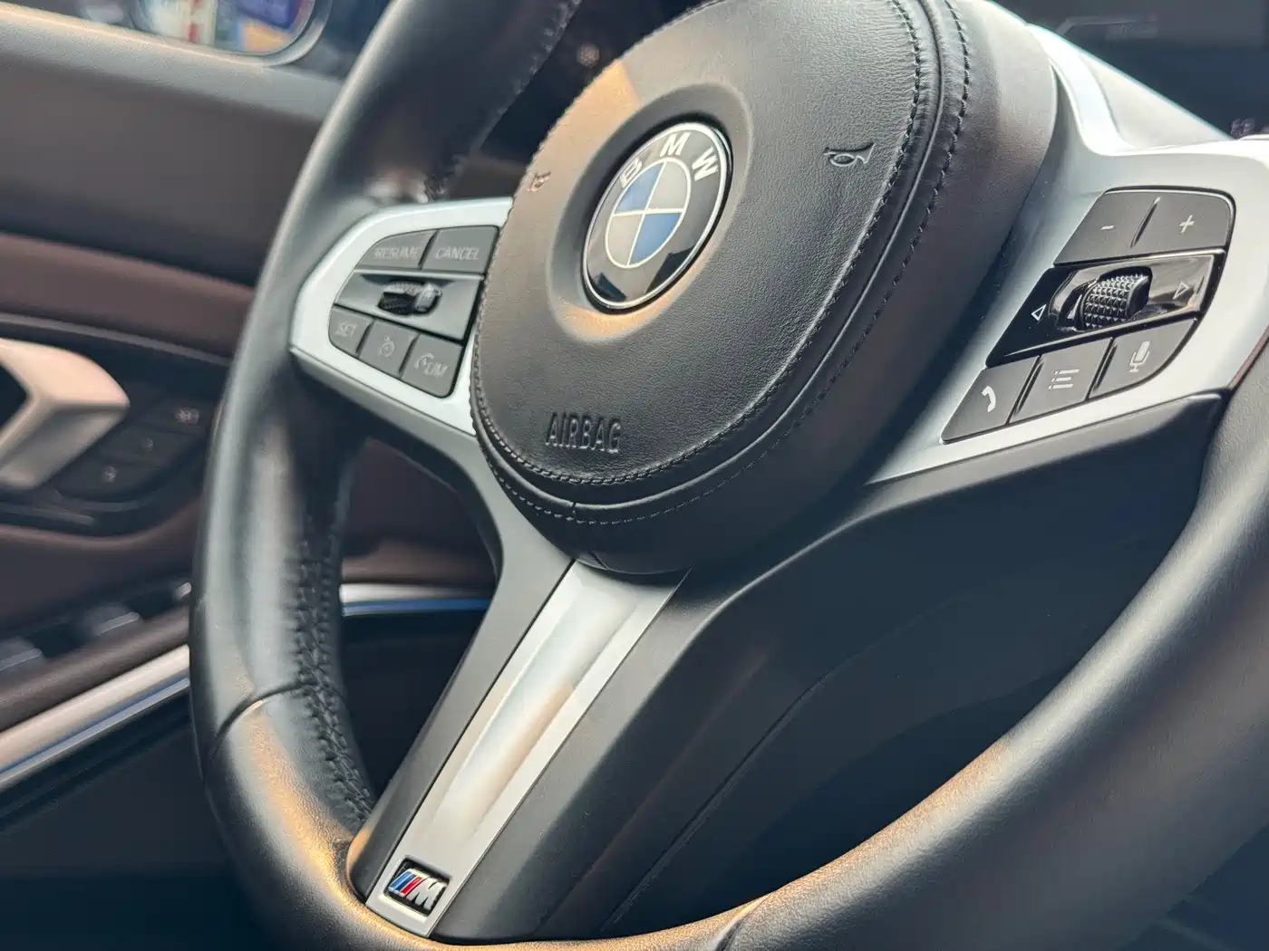 BMW 3 Series 2023 325Li M Sport Black Night Package фото 23