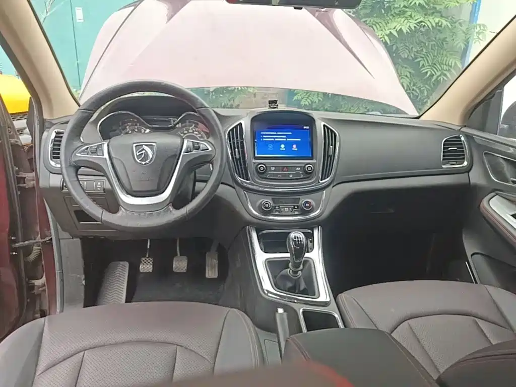 Baojun 560 2017 2016 1.5T Manual Luxury