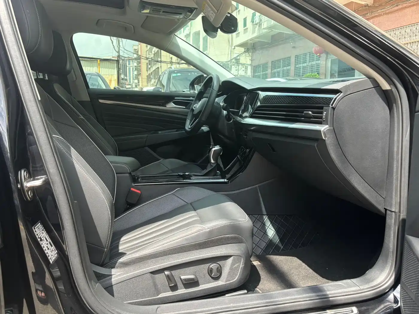 Volkswagen Passat 2024 380TSI Elite Edition фото 10
